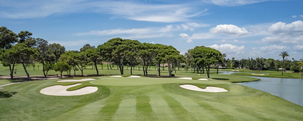 /content/dam/images/golfdigest/fullset/course-photos-for-places-to-play/sotogrande spain 2.jpg